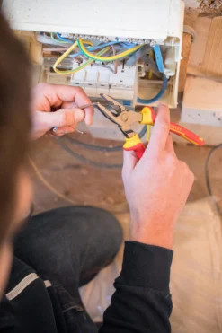 Stanley VDE Combinatietang 160mm 3.1 8 Stanley VDE Combinatietang 160mm 3.1 -Stanley Verkoopwinkel 0 84 001 A1 resized 1500 1500 300 rgb jpg