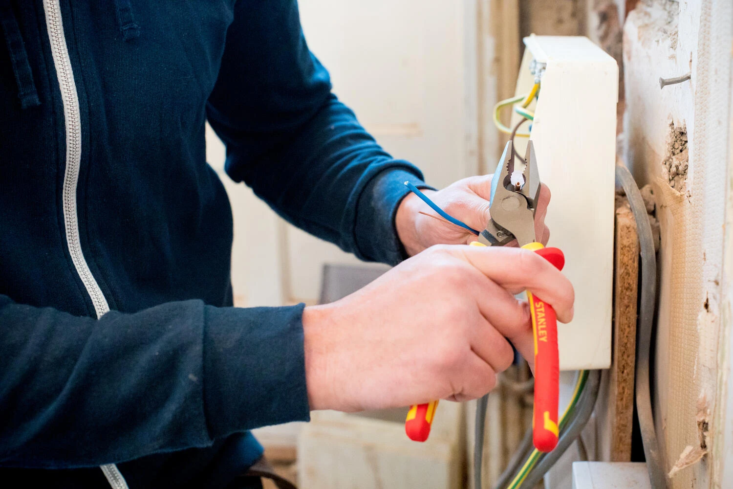 Stanley VDE Combinatietang 160mm 3.1 4 Stanley VDE Combinatietang 160mm 3.1 - Afbeelding 4