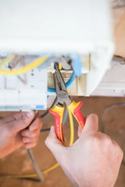 Stanley VDE Telefoontang 160mm -Stanley Verkoopwinkel 0 84 006 A3 resized 1500 1500 300 rgb jpg